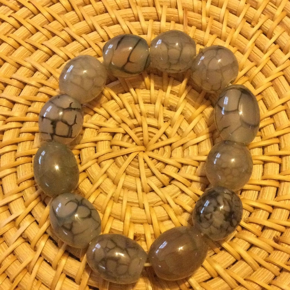 Glass stretch bracelet